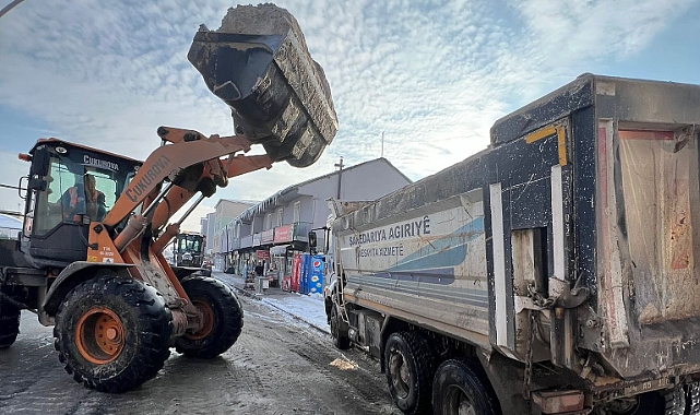 Ağrı'da kar temizleme çalışmaları hız kesmeden devam ediyor