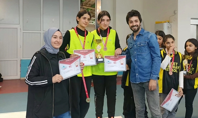 Ağrı’da okul sporları yıldızlar kız-erkek masa tenisi müsabakaları tamamlandı