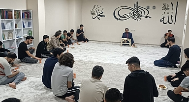 Ağrı'da "Regaib Kandili" programı düzenledi.