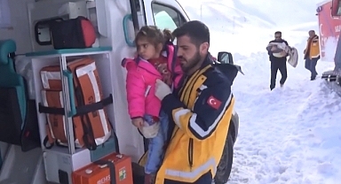 Ağrı'da sağlık ekipleri ateşlenen 4 çocuk için seferber oldu (Videolu Haber)