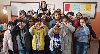Ağrı'daki çocuklara sıcak dokunuş(Videolu haber)
