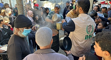 Ağrı İHH " Gazze'ye Aş Olalım" kapsamında Gazzelilerin umudu olmayı sürdürüyor (Videolu Haber)