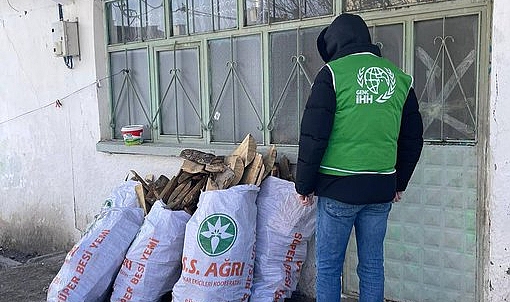 Ağrı İHH ihtiyaç sahiplerine yardım ulaştırmaya devam ediyor