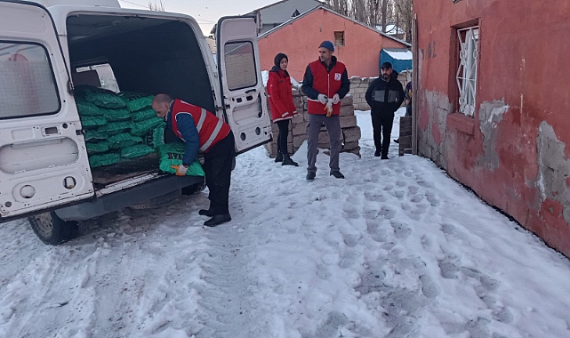 Ağrı Kızılay’dan İhtiyaç Sahiplerine Kömür Yardımı