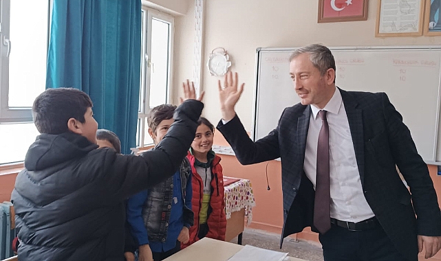 Ağrı Milli Eğitim Müdürü Kökrek'ten okul ziyareti