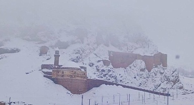 Ağrı'nın tarihi sarayı İshak Paşa Sarayı'ndan kar manzaraları