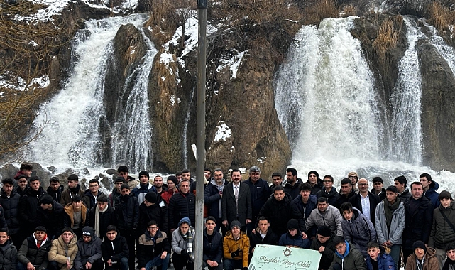Ağrılı gençler Muradiye Şelalesi’ni gezdi