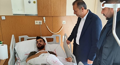 Ak Parti İlçe Başkanı Taşdemir Patnos'ta kaza geçiren yaralıları hastanede ziyaret etti