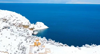 Akdamar Adası beyaz gelinliğini giydi