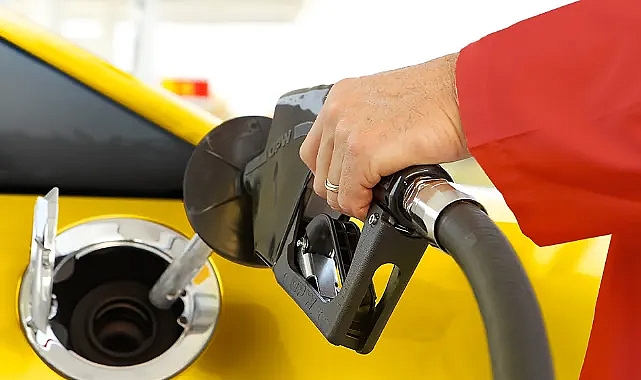 Alkollü içki ve akaryakıta yüzde 25,6 ÖTV zammı! Benzin 38 lirayı, motorin 40 lirayı aşacak