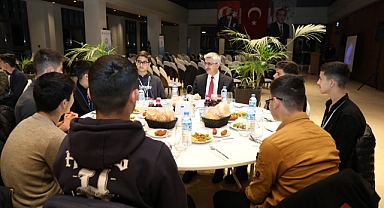 Bakan yardımcısı Nazif Yılmaz Ağrılı gençlerle bir araya geldi