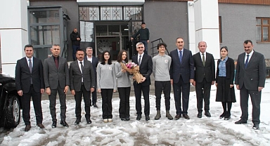 Bakan Yardımcısı Yılmaz projeleri uzayda test edilecek Muşlu öğrencilerle bir araya geldi