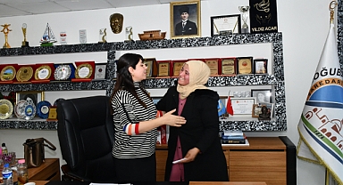 Başkan Acar, 7'den 70'e herkesin derdine yetişiyor (Videolu Haber)