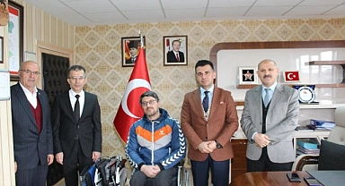 Bilek Güreşi Şampiyonuna Akülü Araba Hediye Edildi