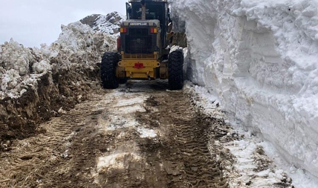 Bitlis’te yoğun kar ve tipi nedeniyle mahsur kalan arıcılar 24 saat sonra kurtarıldı