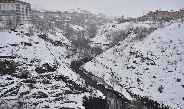 Bitlis'te 34 köy yolu ulaşıma kapandı