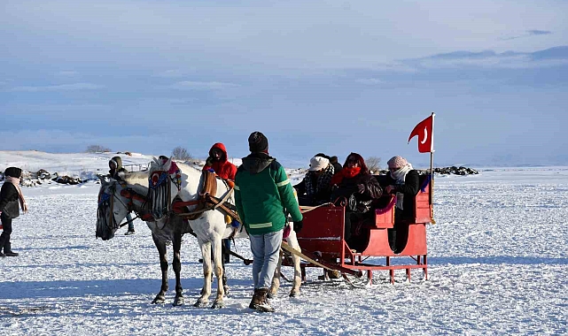 Çıldır Gölü'nde renkli görüntüler