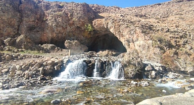Dicle Nehri'nin çatısını oluşturan Bahçesaray ve Çatak çaylarındaki su seviyesi düştü