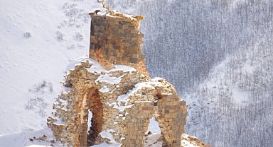 Doğa tutkunları, Muş’ta tarihin izini sürdü!