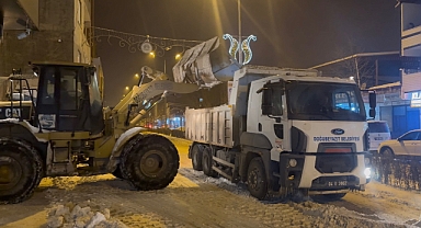 Doğubayazıt Belediyesi'nin karla mücadelesi gece gündüz devam ediyor (Videolu Haber)