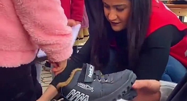 Doğubayazıt Kızılay'dan çocuklara kış yardımı (Videolu Haber)