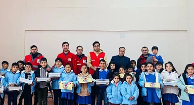 Doğubayazıt Kızılay gönüllülerinden minik kalpleri ısıtacak yardım