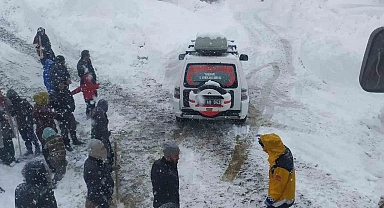 Ekipler Bu Kez Köyde Rahatsızlanan Çocuk İçin Seferber Oldu