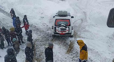 Ekipler Bu Kez Köyde Rahatsızlanan Çocuk İçin Seferber Oldu