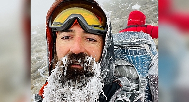 Eksi 33 Derecede Ağrı Dağı'na tırmanan Dağcıların Saçı Sakalı Buz Kesti (Videolu Haber)