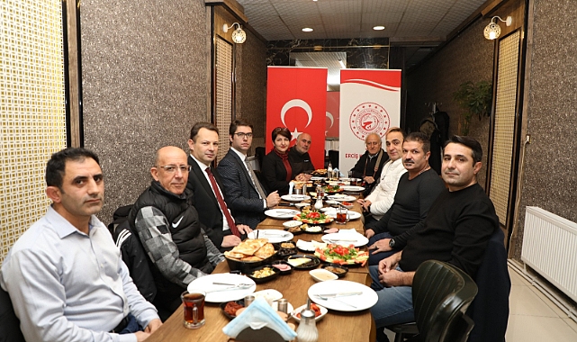 Erciş Kaymakamı Murat Karaloğlu 10 Ocak Çalışan Gazeteciler Günü Nedeniyle Gazetecilerle Bir Araya Geldi.