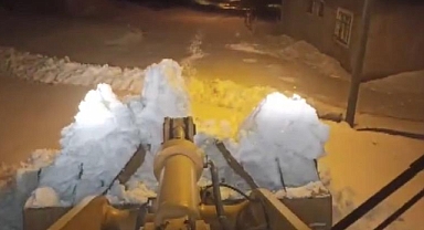 Erciş'te karın kapattı yollar tek tek ulaşıma açılıyor