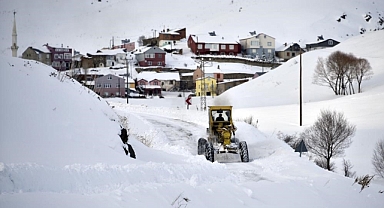Erzincan’ın yüksek kesimlerinde kar yağışı etkili oldu