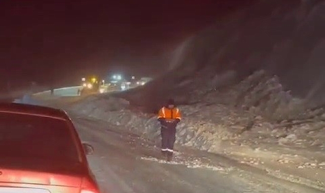 Erzurum - Bayburt karayoluna çığ düştü
