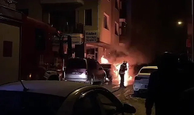 Erzurum'da feci olay: Otomobil alev topuna döndü