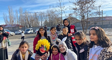 Genç Kızılay Patnos öğrencilerin karne heyecanına ortak oldu