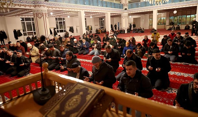 "Gençler sabah namazında buluşuyor" etkinliği kapsamında şehitler için dua edildi