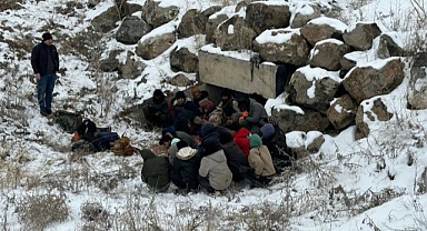 Göçmen kaçakçılığına bir yenisi daha eklendi: Kars’ta 24 düzensiz göçmen yakalandı