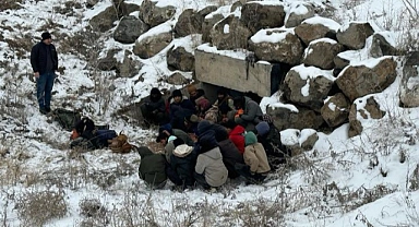 Göçmen kaçakçılığına bir yenisi daha eklendi: Kars’ta 24 düzensiz göçmen yakalandı