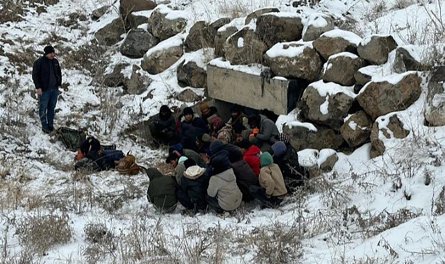 Göçmen kaçakçılığına bir yenisi daha eklendi: Kars’ta 24 düzensiz göçmen yakalandı