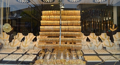 Gram altın 2 bin TL'ye merdiven dayadı! Altı yatırımcıları dikkat! Bu haber ilginizi çekebilir!