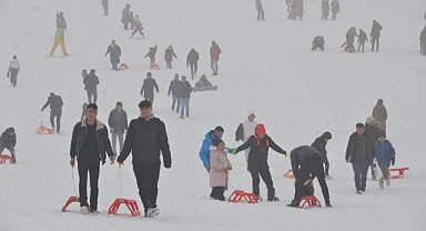 Güzeltepe Kayak Merkezi kayakseverleri ağırlamaya başladı