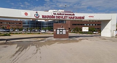 Hafif ticari araç takla attı: 3'ü ağır 4 yaralı