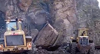Hakkari-Çukurca yolu ulaşıma açıldı