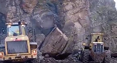 Hakkari-Çukurca yolu ulaşıma açıldı