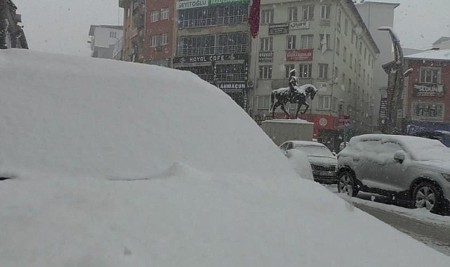Hakkari'de kar hayatı olumsuz etkiliyor