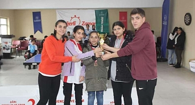Hamur’da Okul Sporları Gençler Tenis İlçe Birinciliği müsabakaları sona erdi