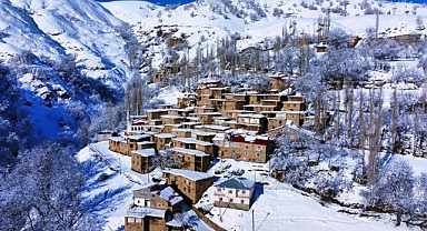 Hizan'da Taş Evler karpostallık görüntüler