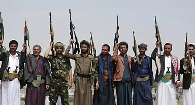 Husilerin lideri Abdulmelik el-Husi, ülkesine karşı askeri risk alan herkese "bedelini ödemekle" tehdit  etti