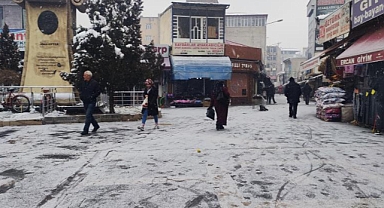 Iğdır'da lapa lapa kar yağışı