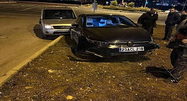 İki aracın karıştığı trafik kazasın de: 2 yaralı